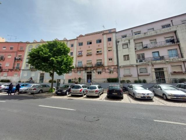 Apartamento T3 em Belas