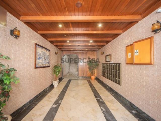 Apartamento T3 em Massamá e Monte Abraão