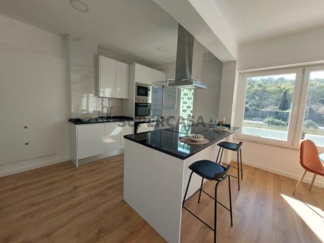 Apartamento T3 Em Remodelação Total, Benfica *Oferta da escritura
