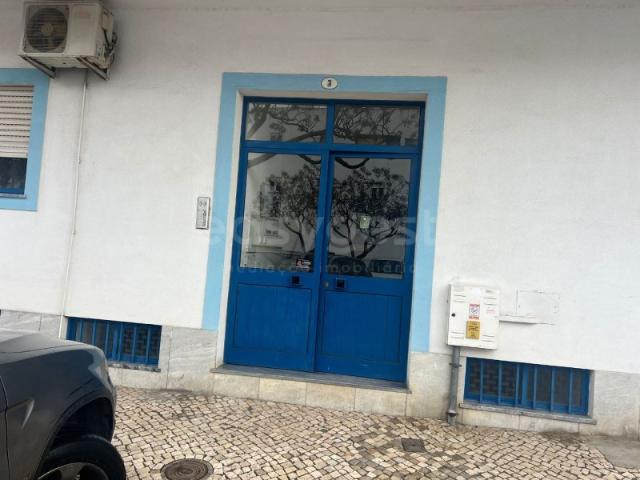 Apartamento T3 em rés do chão em zona residencial de Beja