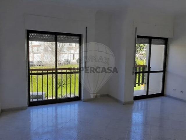 Apartamento T3 em Rio de Mouro