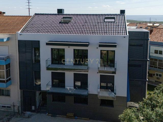 Apartamento T3 em São João da Talha com Vista Rio