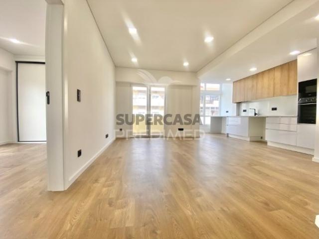 Apartamento T3 em Santa Iria de Azoia, São João da Talha e Bobadela