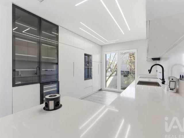 Apartamento T3 em Santa Iria de Azoia, São João da Talha e Bobadela de 154,00 m²