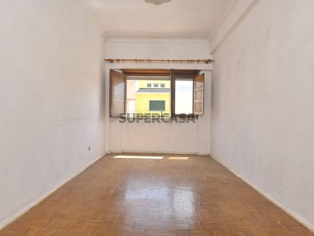 Apartamento T3 em Santa Iria de Azoia