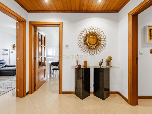 Apartamento T3 em Santa Marta do Pinhal / Corroios / Seixal