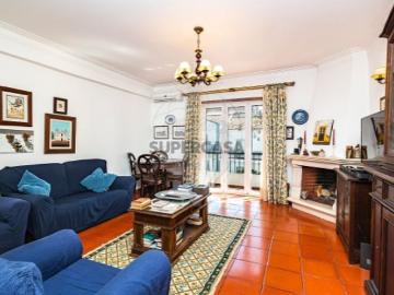 Apartamento T3 em Santiago Maior e São João Baptista