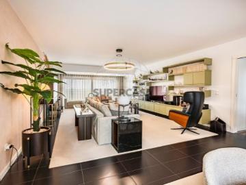 Apartamento T3 em Santiago Maior e São João Baptista