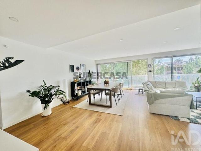 Apartamento T3 em Santo António da Charneca de 136,8 m²