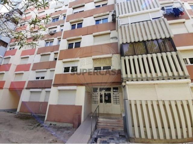 Apartamento T3 em Santo António da Charneca