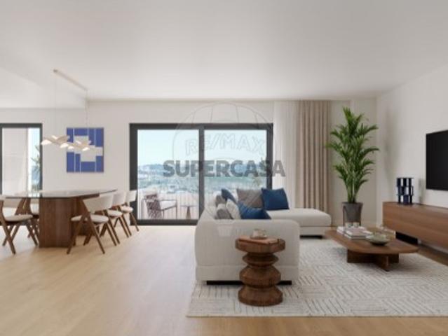 Apartamento T3 em Santo António dos Cavaleiros e Frielas