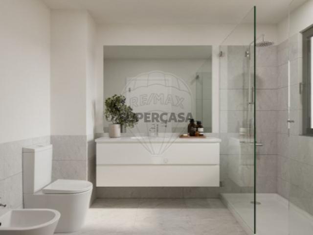 Apartamento T3 em Santo António dos Cavaleiros e Frielas