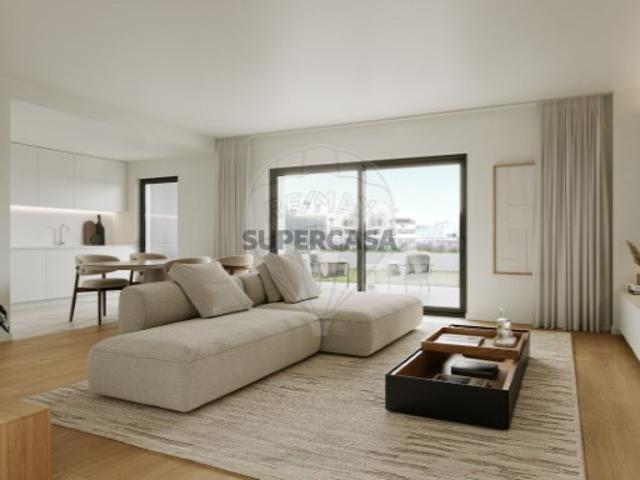Apartamento T3 em Santo António dos Cavaleiros e Frielas