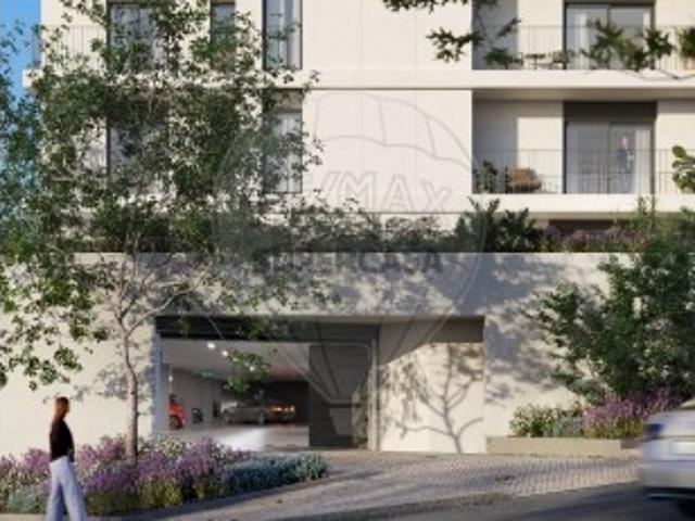Apartamento T3 em Santo António dos Cavaleiros e Frielas