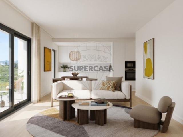 Apartamento T3 em Santo António dos Cavaleiros e Frielas