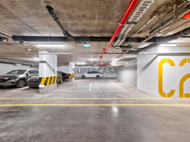 Apartamento T3 em Santo António dos Cavaleiros e Frielas