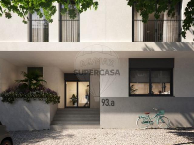 Apartamento T3 em Santo António dos Cavaleiros e Frielas