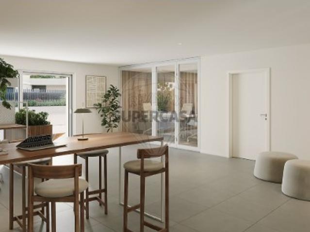 Apartamento T3 em Santo António dos Cavaleiros e Frielas