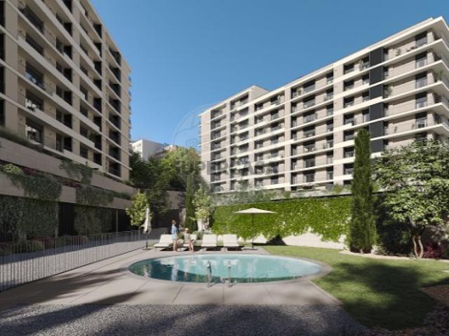 Apartamento T3 em Santo António dos Cavaleiros e Frielas