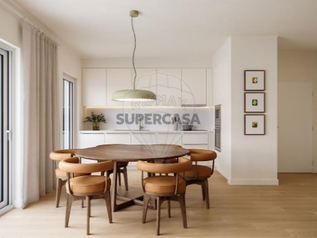 Apartamento T3 em Santo António dos Cavaleiros e Frielas