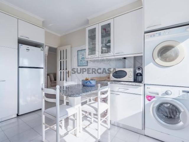 Apartamento T3 em Santo António dos Cavaleiros e Frielas