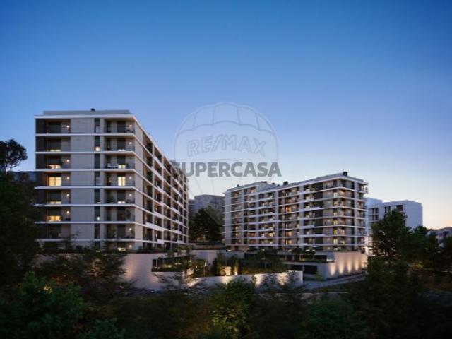 Apartamento T3 em Santo António dos Cavaleiros e Frielas