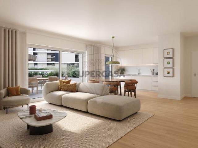 Apartamento T3 em Santo António dos Cavaleiros e Frielas