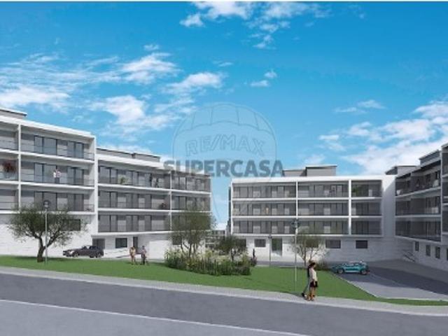 Apartamento T3 em Santo António dos Cavaleiros e Frielas