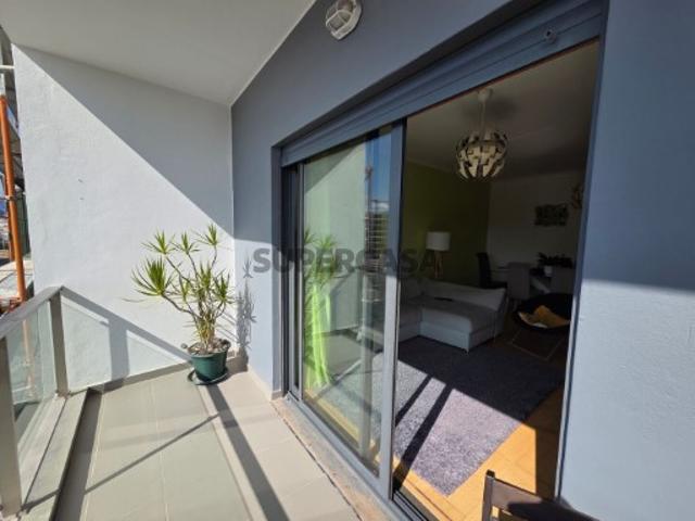 Apartamento T3 em Santo António dos Cavaleiros e Frielas