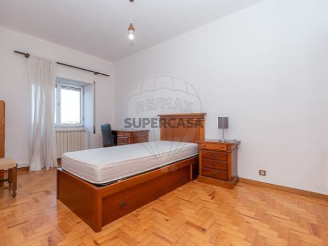 Apartamento T3 em Santo António dos Olivais
