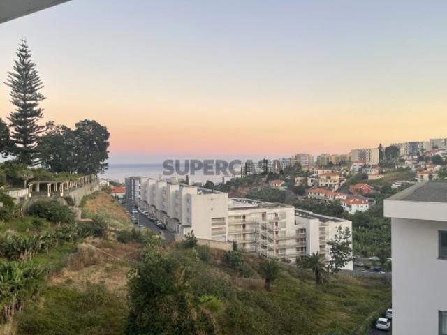 Apartamento T3 em Santo António