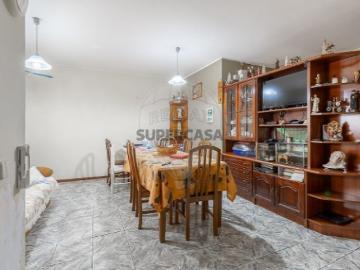 Apartamento T3 em Crestuma