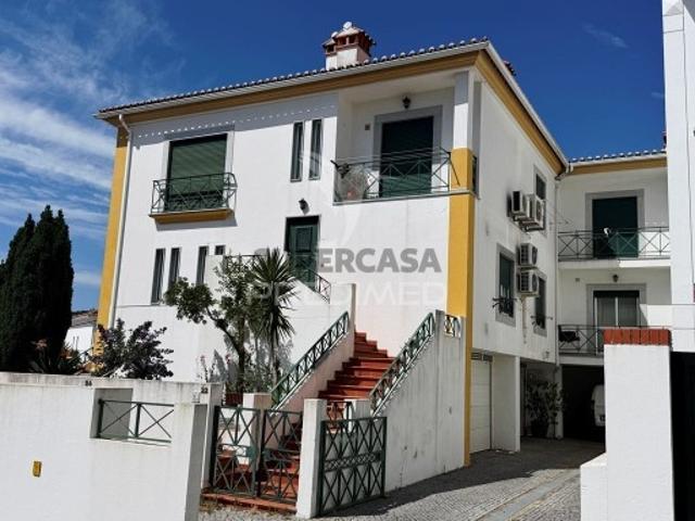 Moradia T3 em Sé e São Lourenço