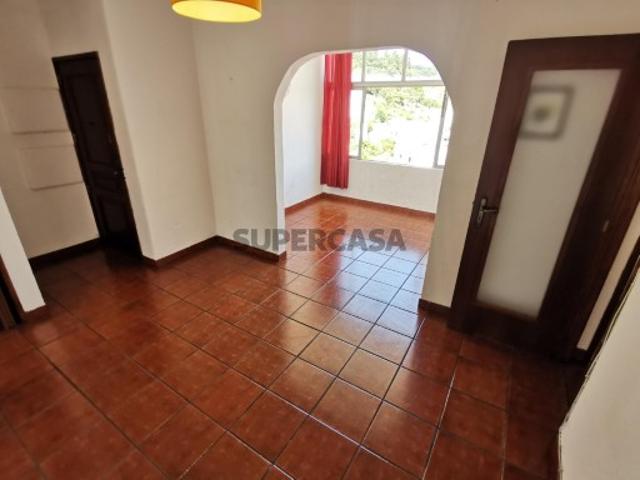 Apartamento T3 em Sé e São Lourenço