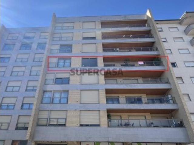 Apartamento T3 em Sé, Santa Maria e Meixedo