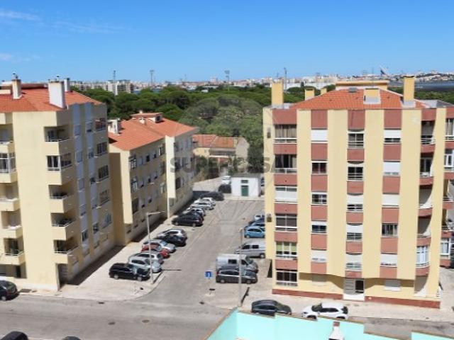 Apartamento T3 em Seixal