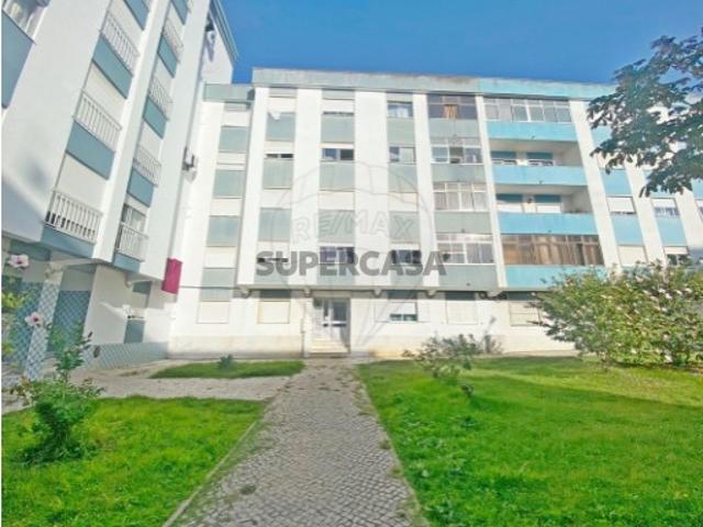 Apartamento T3 em Seixal