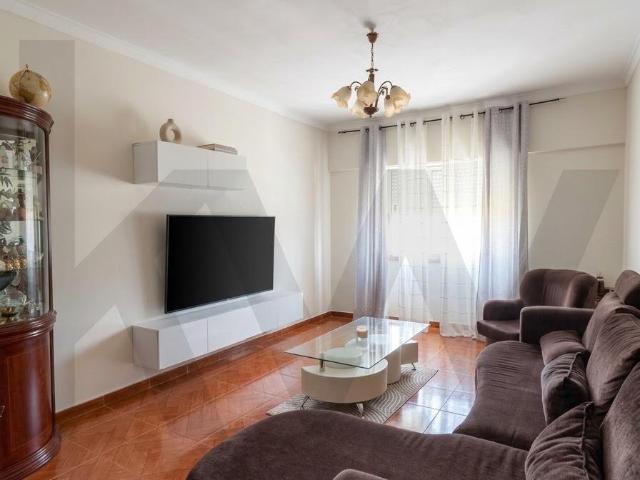 Apartamento T3 Espaçoso à Venda no Cacém