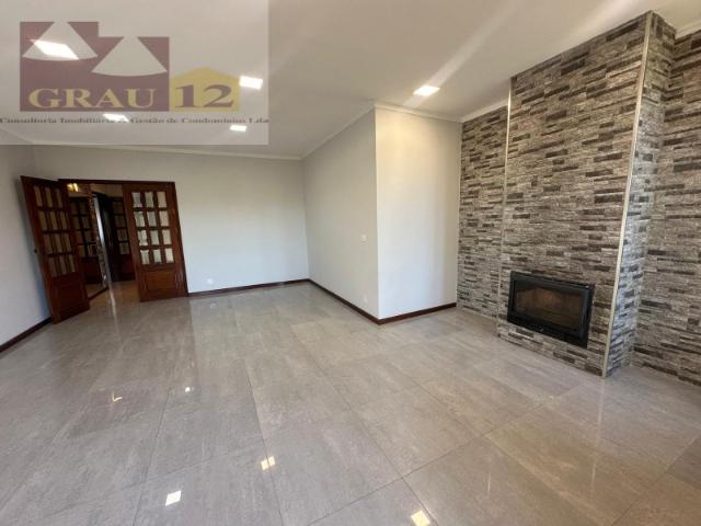 APARTAMENTO T3 ESPAÇOSO COM SUÍTE E GARAGEM | 126,93 M² DE ÁREA PRIVATIVA | PAÇOS DE BRANDÃO