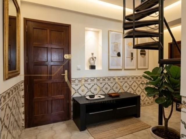 Apartamento T3 + Estúdio/Sótão em Algueirão Mem Martins