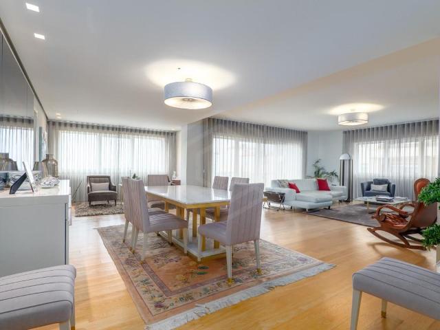 Apartamento T3 exclusivo no Bonfim, próximo da Praça Velásqu. 229m² Bonfim