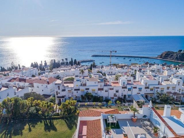 Apartamento T3 extremamente espaçoso numa zona calma com des. 157m² Albufeira e Olhos de Água