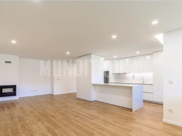 Apartamento T3 Ferreiros c/ terraço