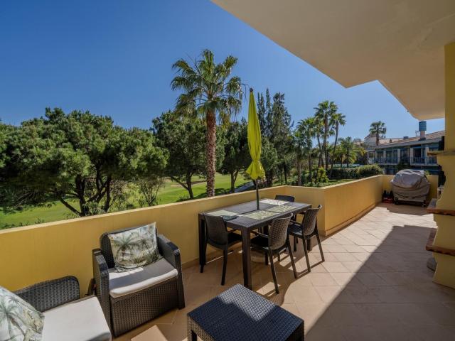Apartamento T3 Frente ao Golfe com Piscina Comum e Estaciona. 106m² Quarteira