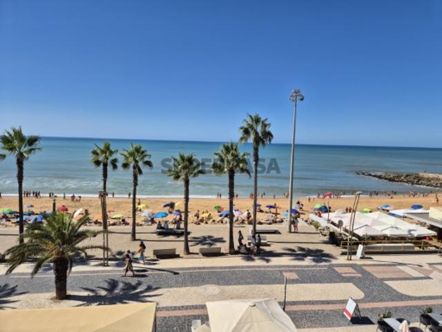 Apartamento T3, frente mar, em Quarteira