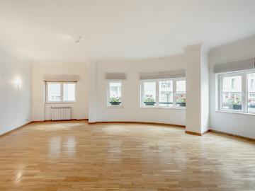 Apartamento T3 com garagem no Areeiro, em Lisboa