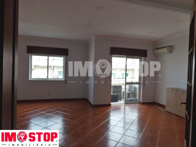 APARTAMENTO T3 GARAGEM FECHADA!