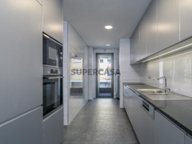 Apartamento T3 junto à Rotunda da Boavista