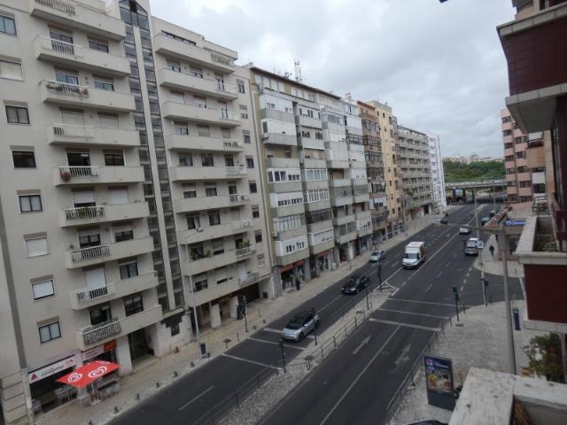 Apartamento T3, Laranjeiras, c/ lugar de estacionamento e garagem