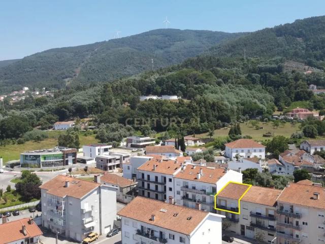 Apartamento T3 localizado a 350 metros do Continente da Lousã
